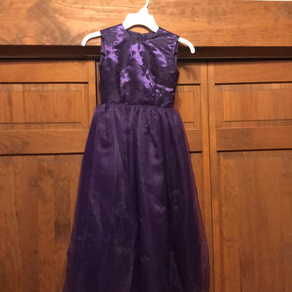 Junior girls dress size 12-14. Worn once wedding